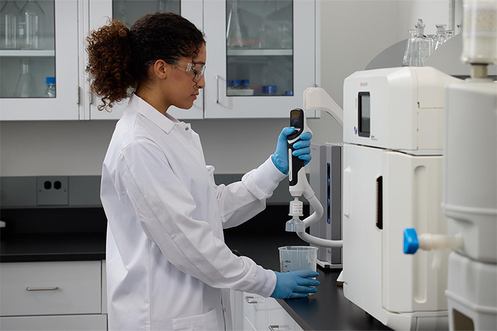Thermo Scientific Aquanex Ultrapure Water Purification System Thermo Scientific Aquanex Ultrapure Water Purification System